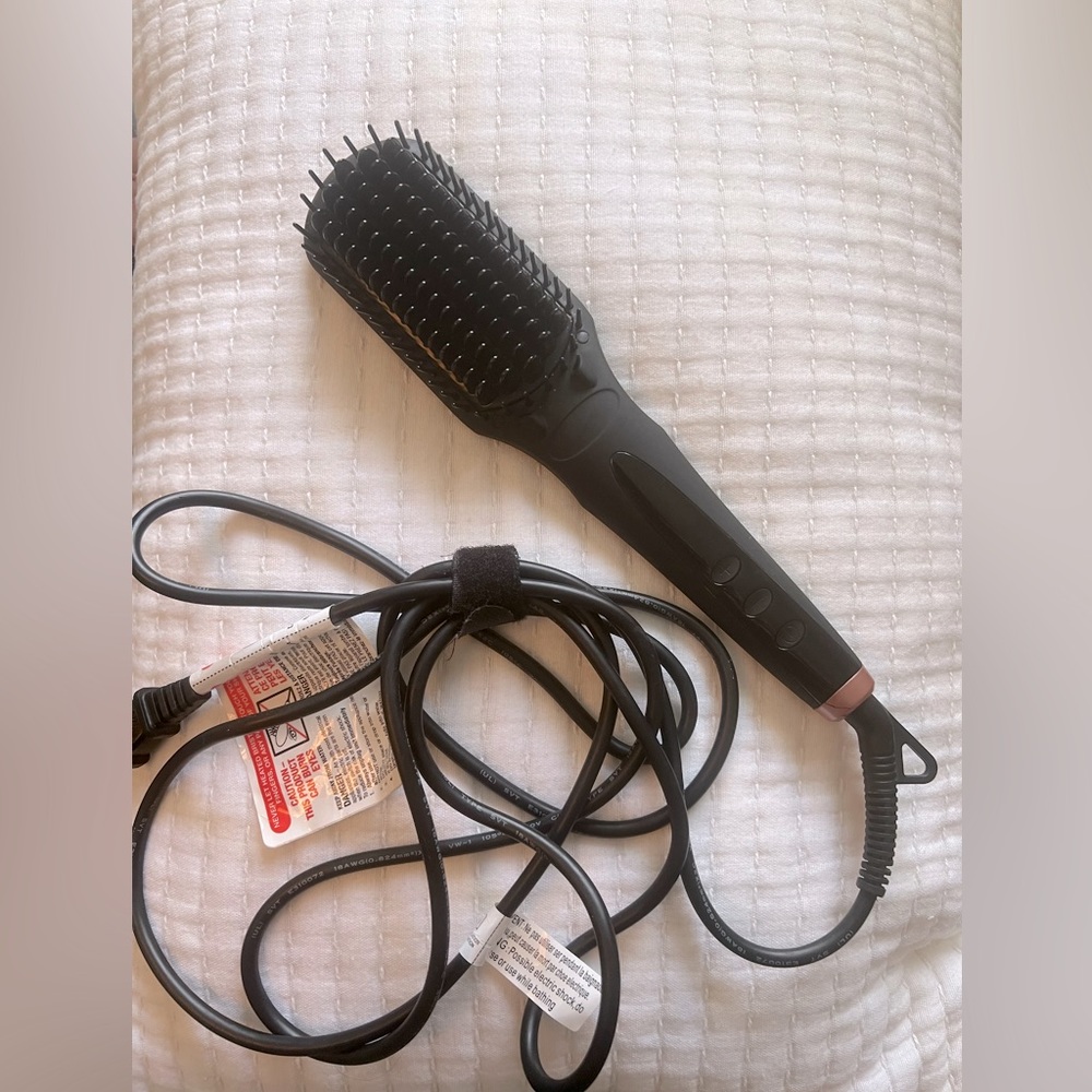 Amika Polished Perfection Straightening Brush ❤️